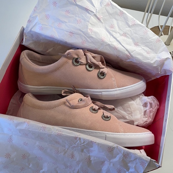 NWT ISAAC MIZRAHI LIVE LIGHT PINK SUEDE CASUAL SNEAKERS - WOMENS 9 - Picture 2 of 10